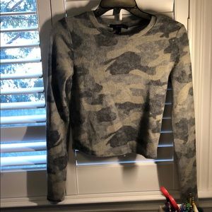 Cropped camo longsleeve